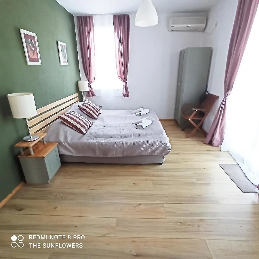 **  Guest House Sunflowers Поморие Болгария
