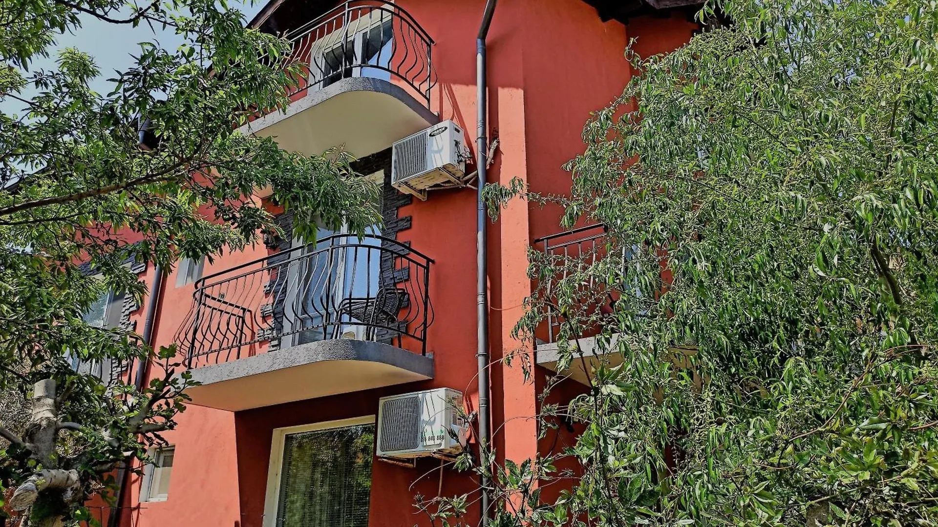 Guest House Sunflowers Поморие