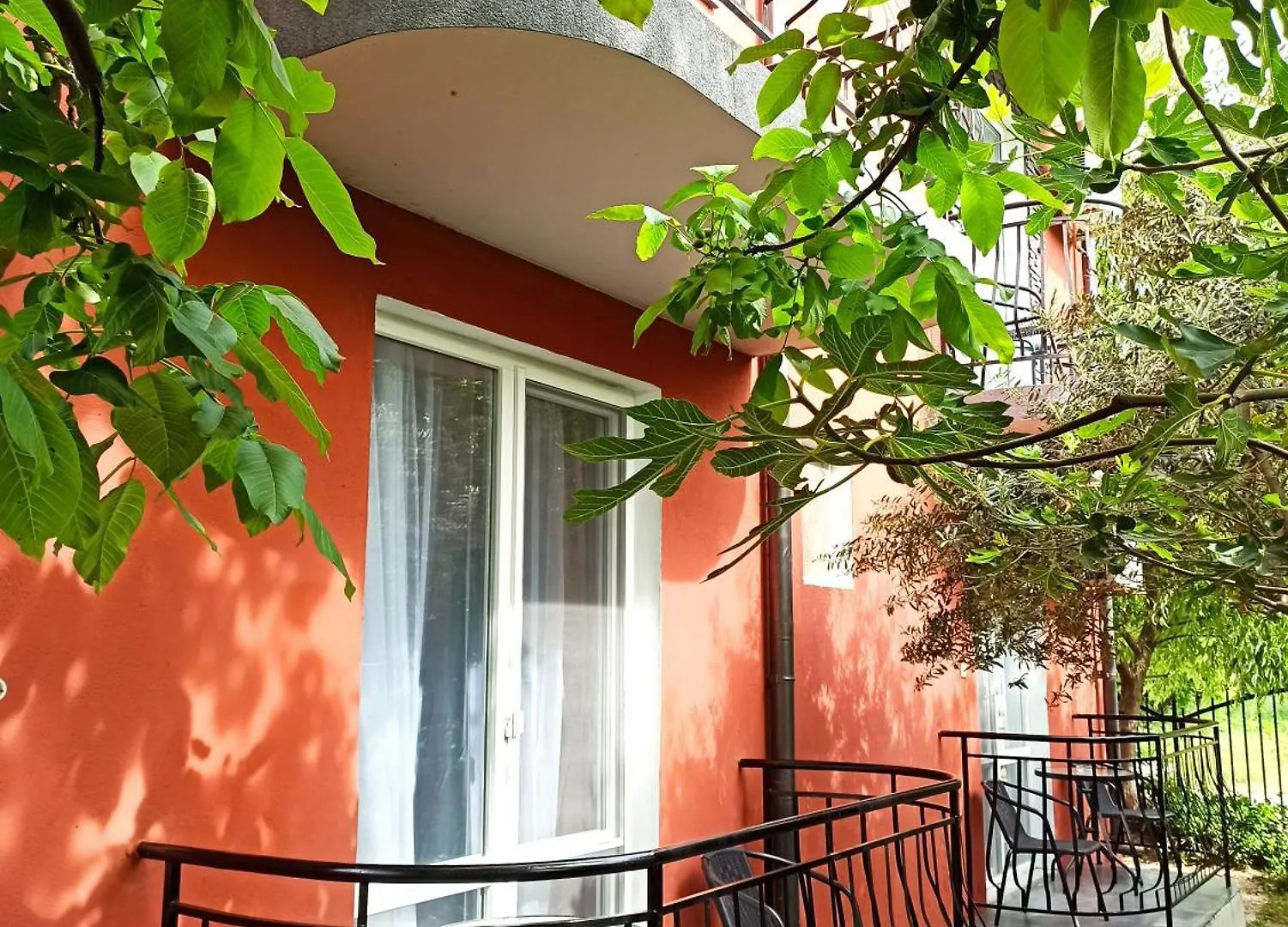 **  Guest House Sunflowers Поморие Болгария