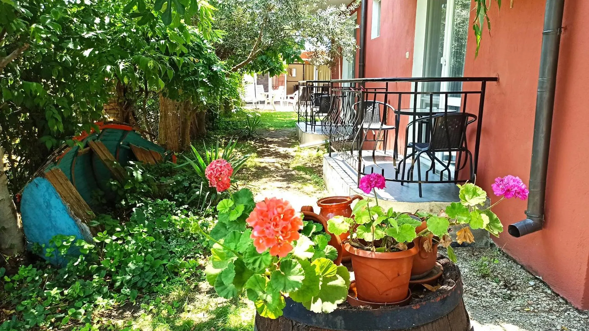 Guest House Sunflowers Поморие Болгария